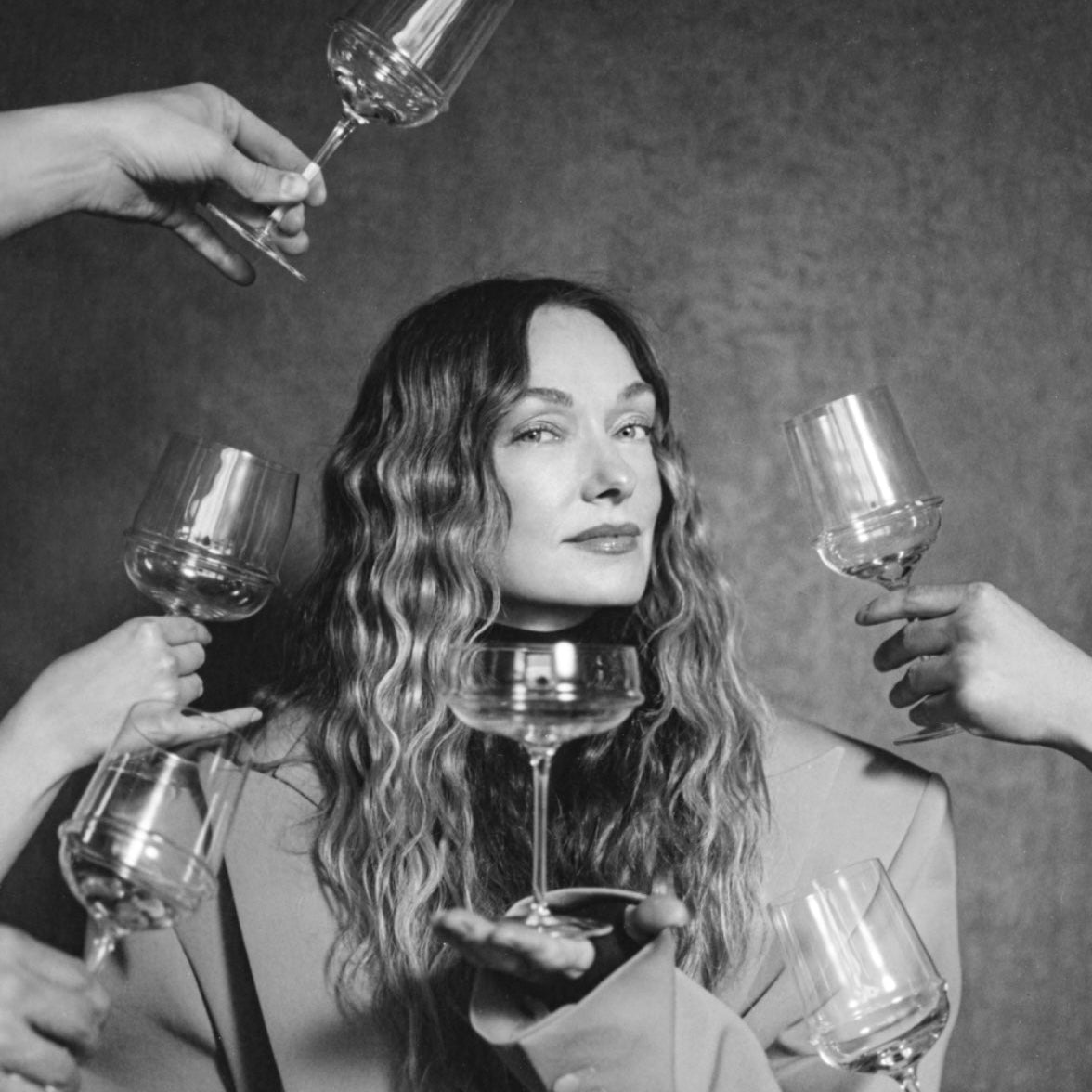 Kelly Wearstler met Serax glazen set Dune