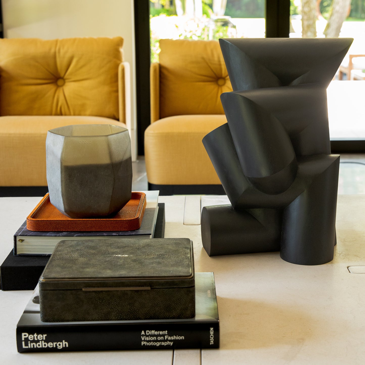 Modern_Shapes_Editions_sculpture pipe ONNO_Terre light smoked Pinetti_leather tray living_room_setting