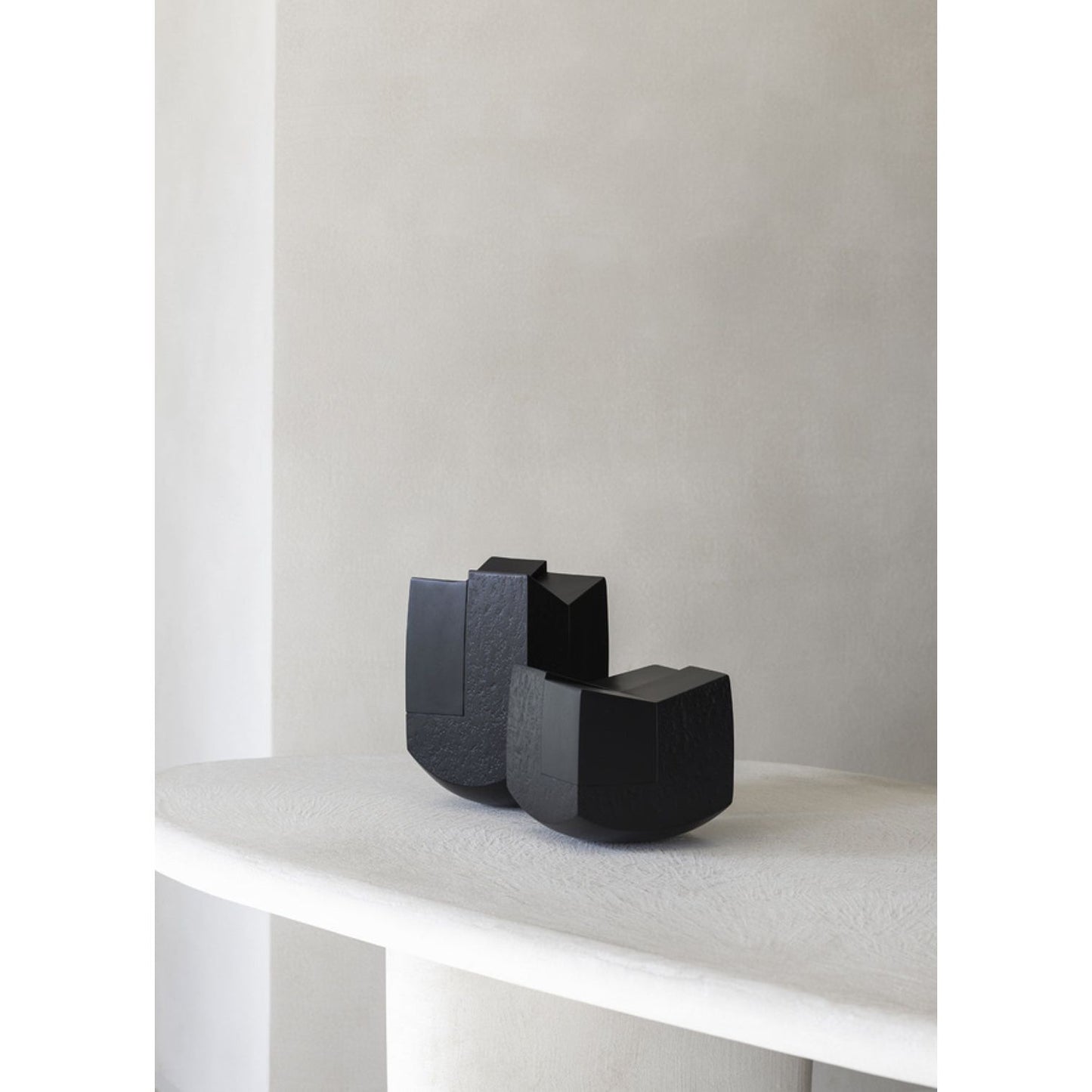 dern Shapes sculpture Nasu M and L black