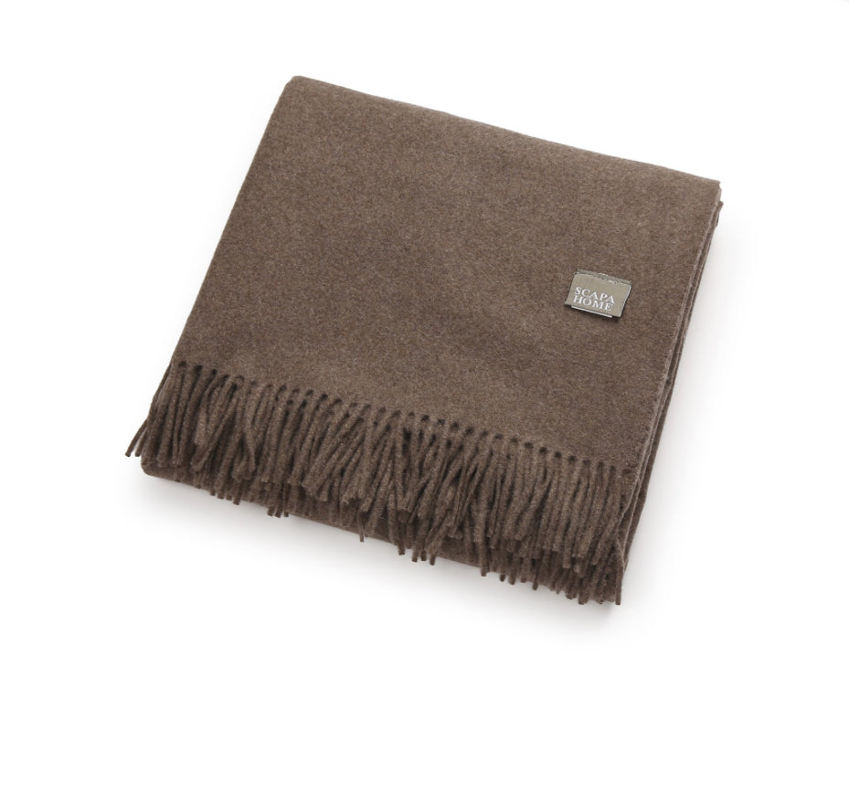 Scapa Home cashmere plaid ‘Egerton’ in taupe kleur