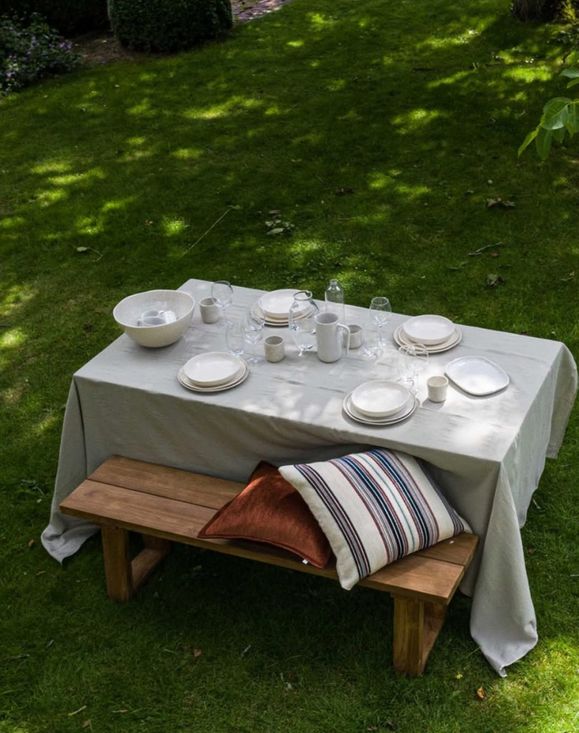 Scapa Home steengoed servies 'Peneda' in tuin setting