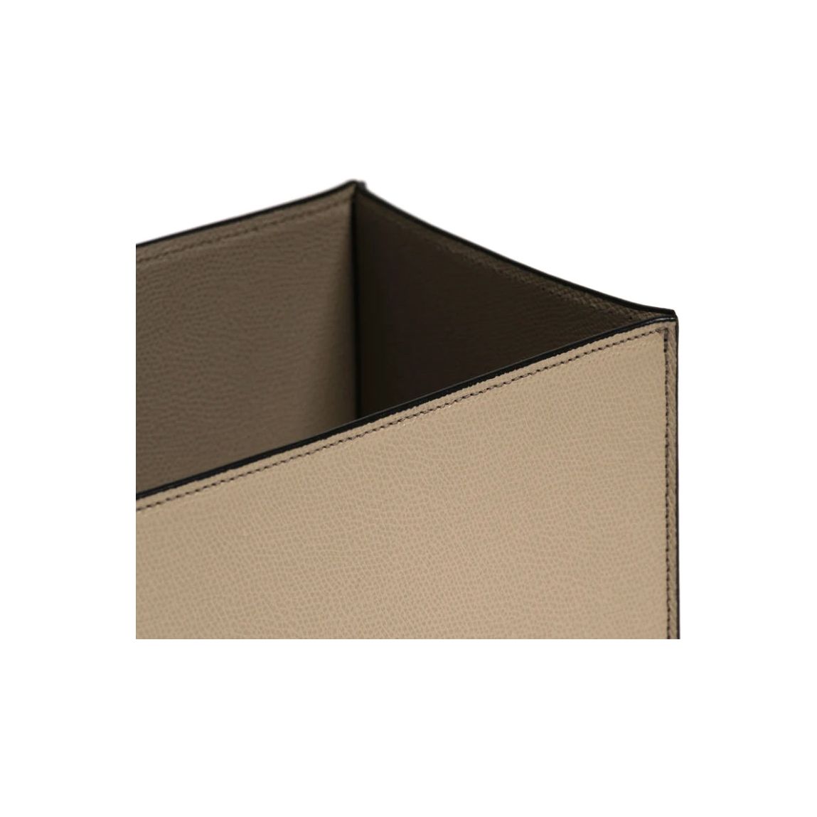 Pinetti_leather_rectangular_basket_taupe_detail
