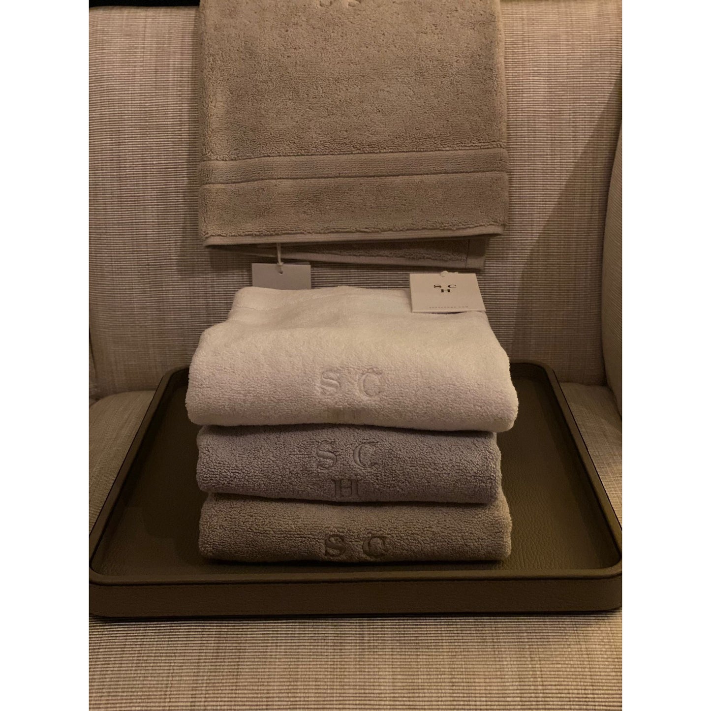 Scapa_Home_towels_and_Pinetti_leather_tray_Jane taupe