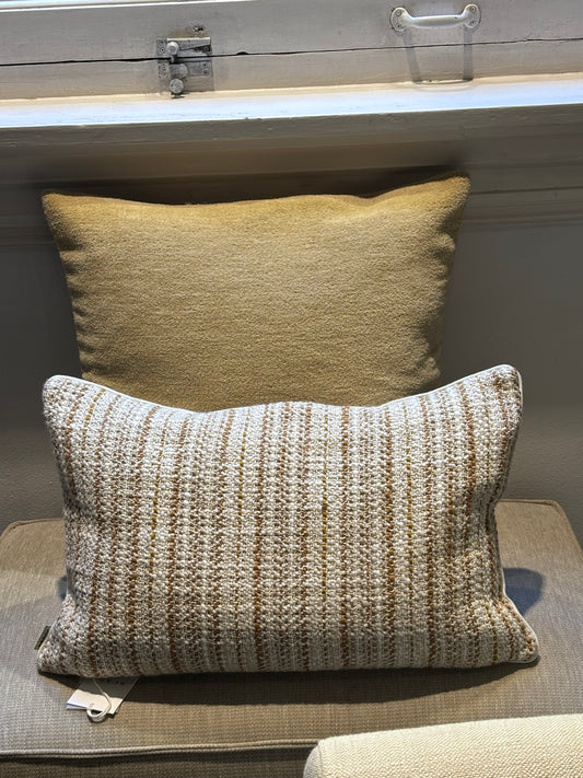 Scapa Home langwerpig sierkussen ‘Zahora’ in zand met camel streep 40 x 60 cm