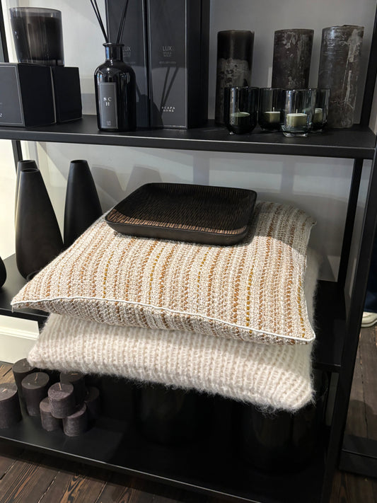 Scapa Home sierkussen ‘Zahora’ in zand met camel streep 60 x60 cm