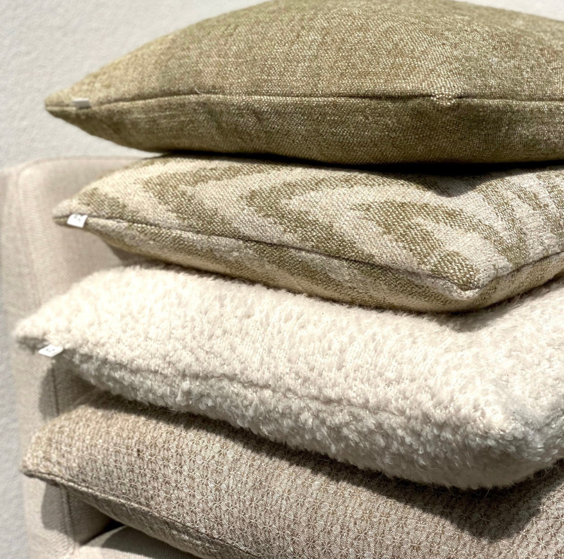 Scapa_Home_cushion_Lido_Gina_indoor_setting_natural olive green Scapa_Home_cushion_Lido_Gina_indoor_setting_natural olive green