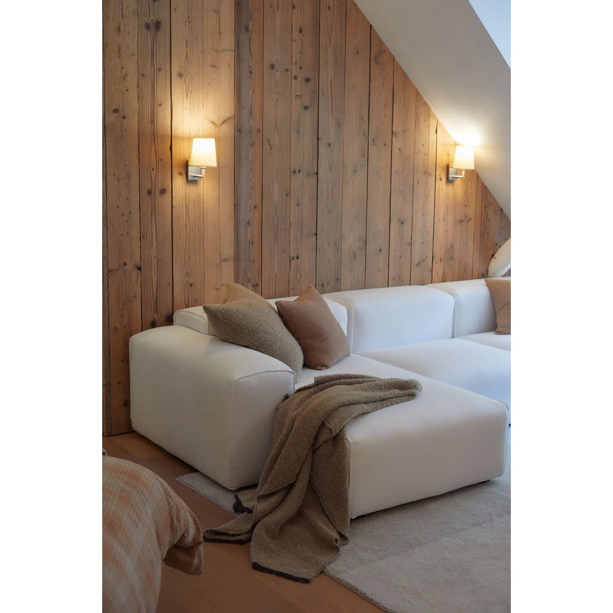 Scapa_Home_cushion_and_plaid_Alpone_taupe_sofa_setting Scapa_Home_cushion_and_plaid_Alpone_taupe_sofa_setting