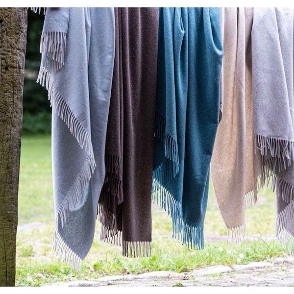 Scapa_Home_plaid_Egerton_100% cashmere garden_setting