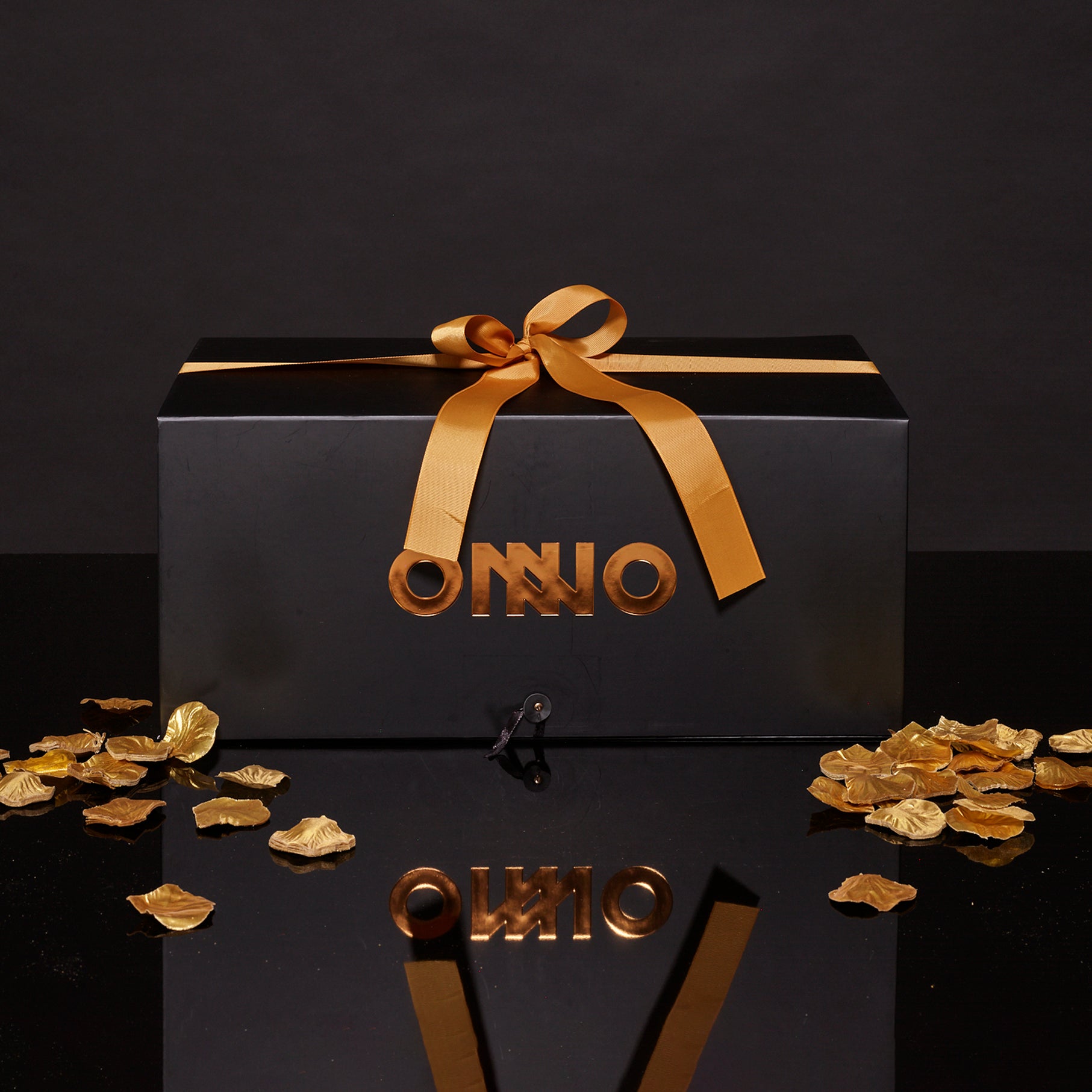 ONNO luxe geurkaars geschenkverpakking gouden strik ONNO luxe geurkaars geschenkverpakking gouden strik
