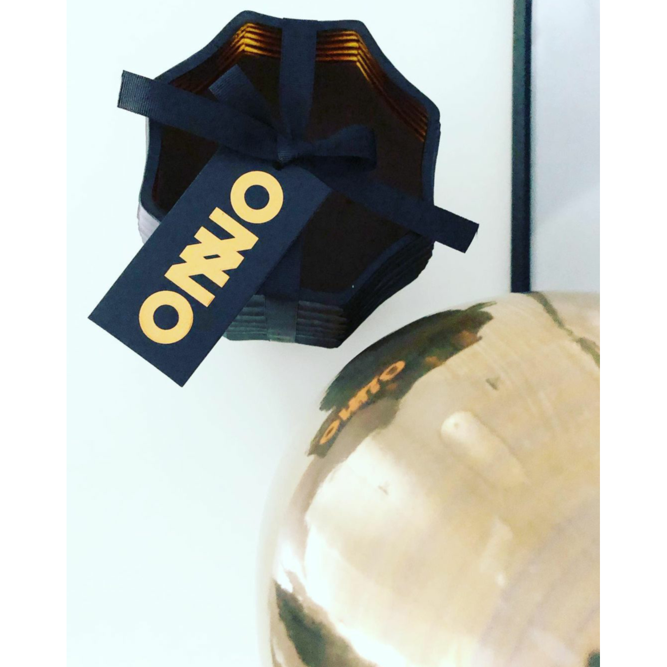 ONNO luxe geurkaars Cubo met label