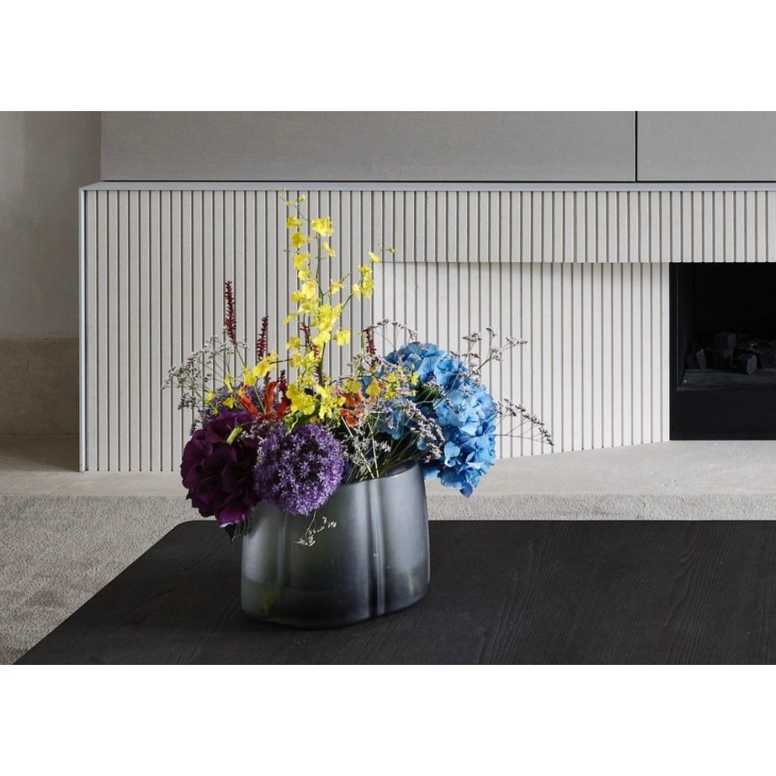 Serax_Piet_Boon_glass Vaas_Shape_light_grey_living_room_setting