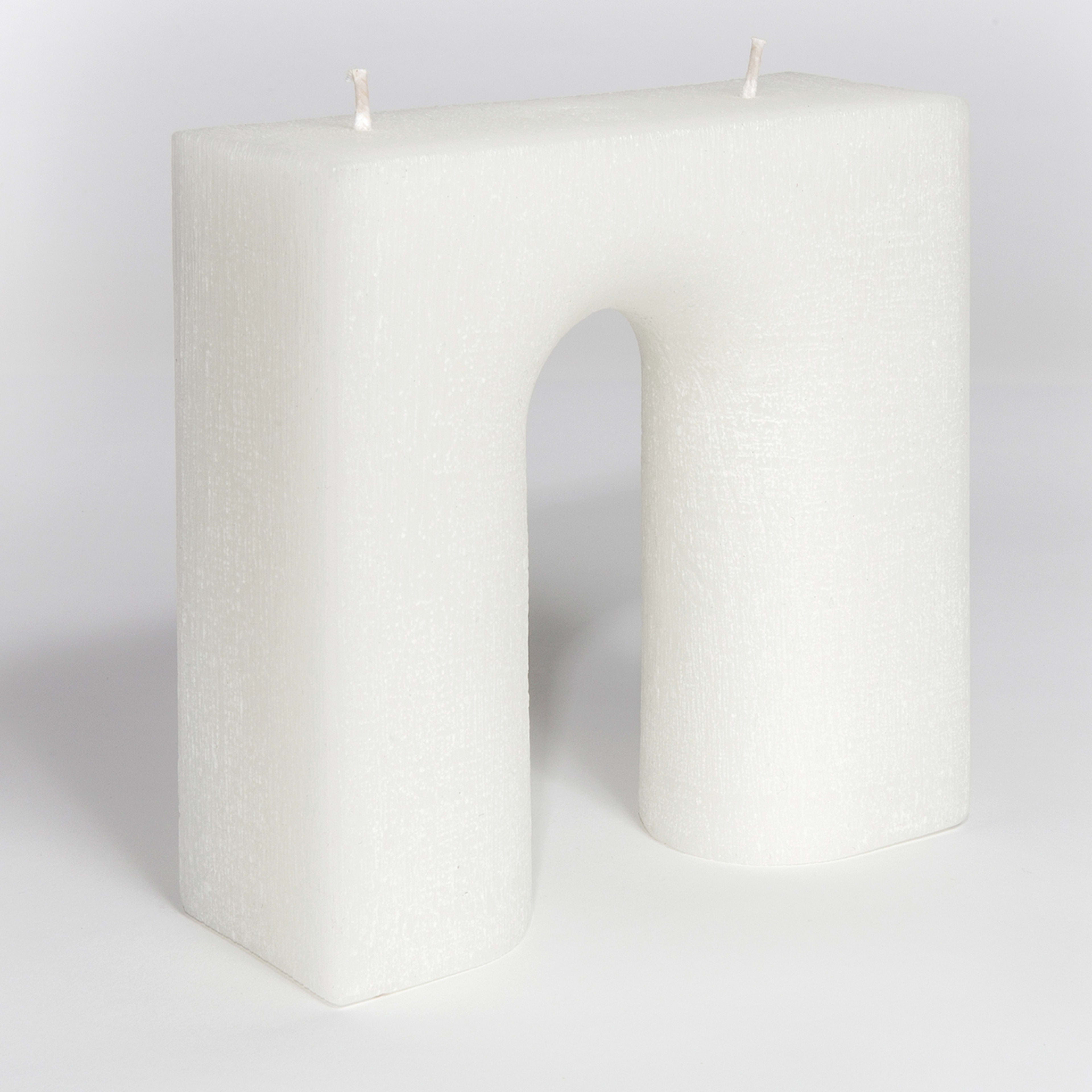 Gio_aio_black_and_white_candles_4