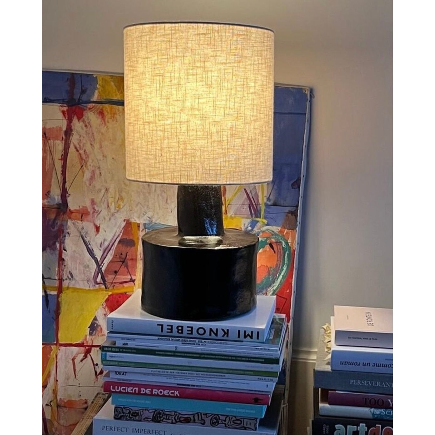 Serax_Table_ceramic_lamp_Black_Catherine-Marie_Michielsen_living_room_setting