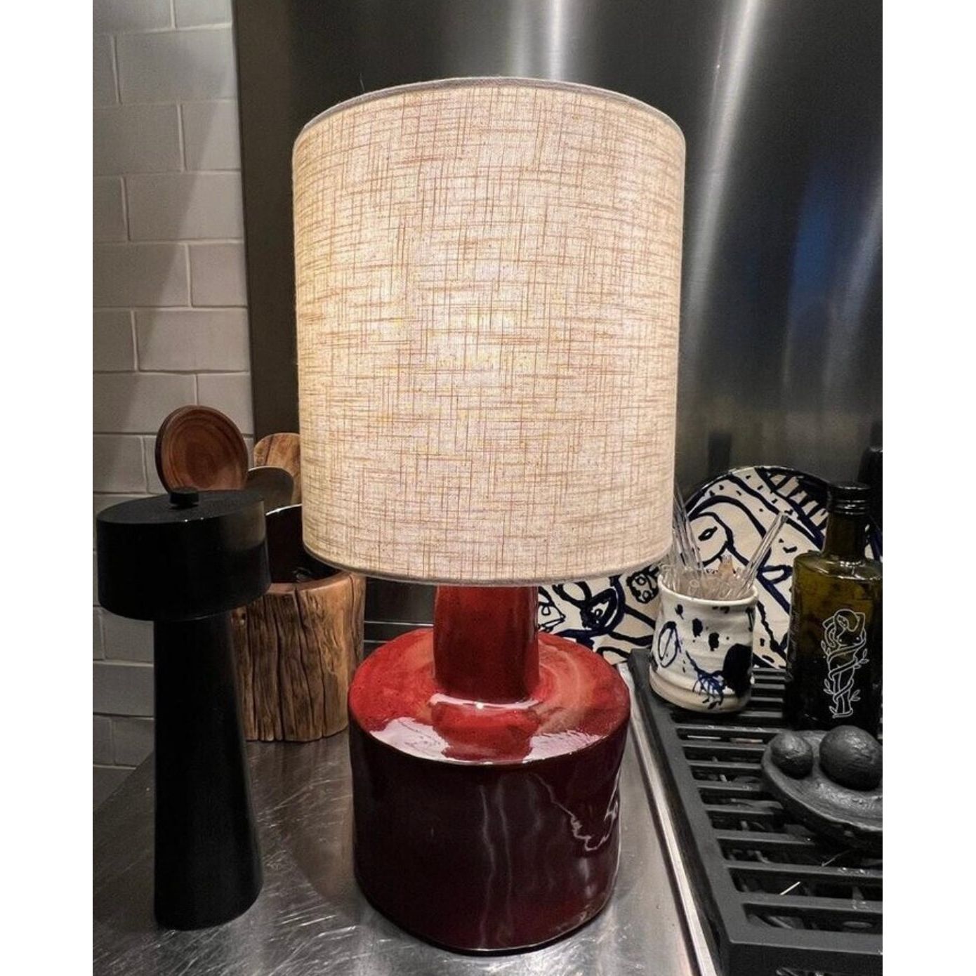Serax_Table_ceramic_lamp_Red_Catherine-Marie_Michielsen_living_room_setting