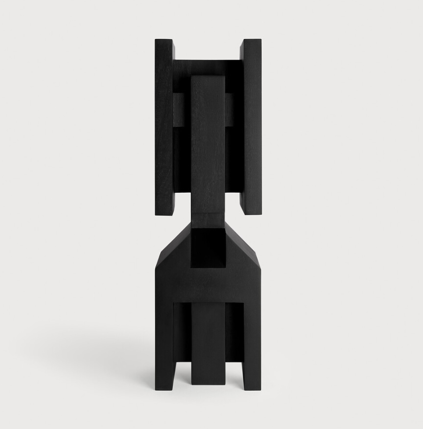 Beeld 'False Idol #6 L' - Levi Hawken - Mahonie zwart vooraanzicht Beeld 'False Idol #6 L' - Levi Hawken - Mahonie zwart vooraanzicht