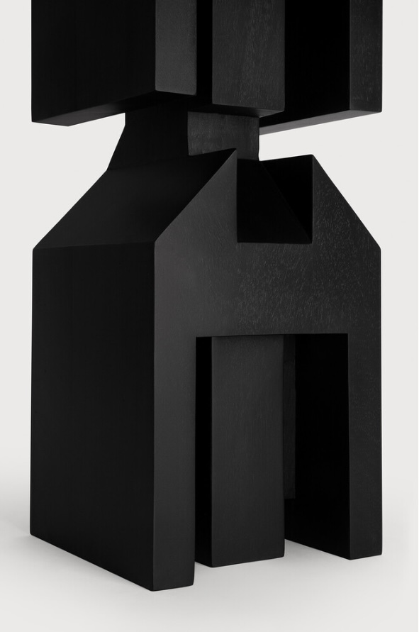 Beeld 'False Idol #6 L' - Levi Hawken - Mahonie zwart vooraanzicht detail 3 Beeld 'False Idol #6 L' - Levi Hawken - Mahonie zwart vooraanzicht detail 3