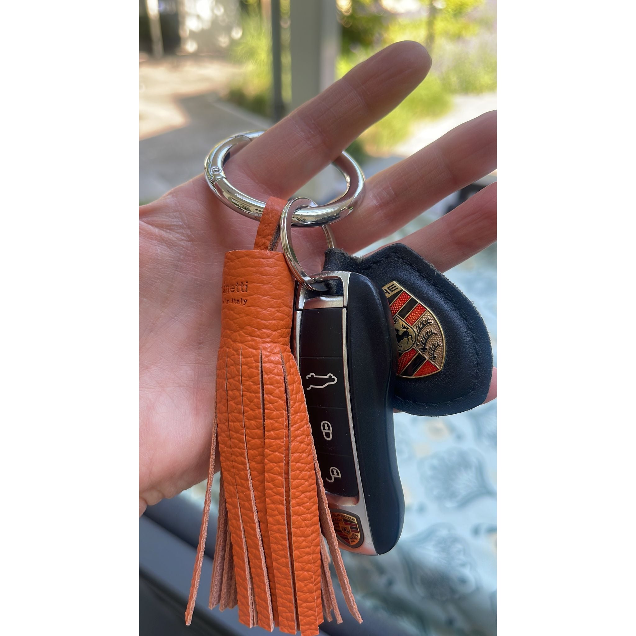 Pinetti_leather_key_ring_orange_with car_keys Pinetti_leather_key_ring_orange_with car_keys