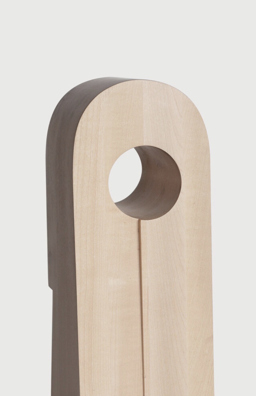 Beeld 'Kayu Bayi Bolong' in naturel plataan hout- Scott Vandervoort zoom Beeld 'Kayu Bayi Bolong' in naturel plataan hout- Scott Vandervoort zoom