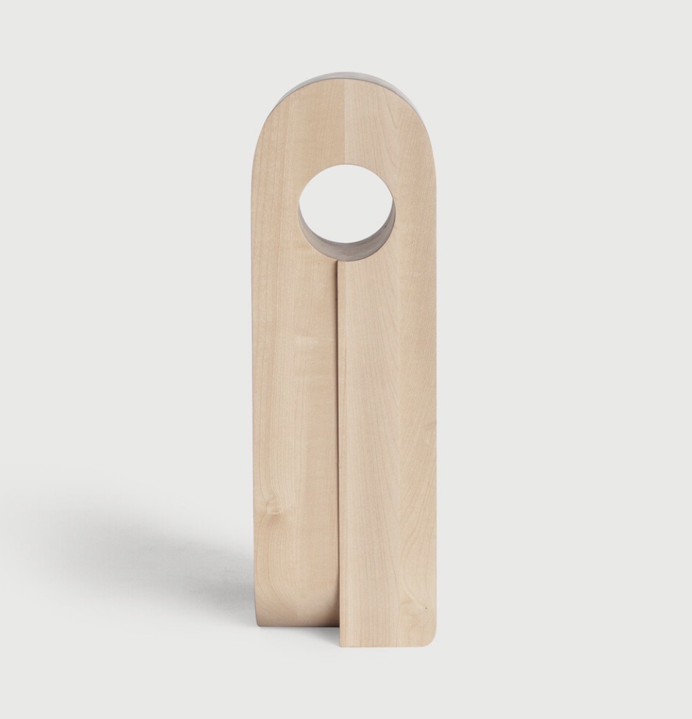 Beeld 'Kayu Bayi Bolong' in naturel plataan hout- Scott Vandervoort Beeld 'Kayu Bayi Bolong' in naturel plataan hout- Scott Vandervoort