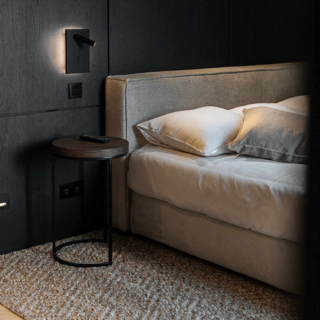 Scapa_home-bijzettafel-Rad_donker_eiken_blad