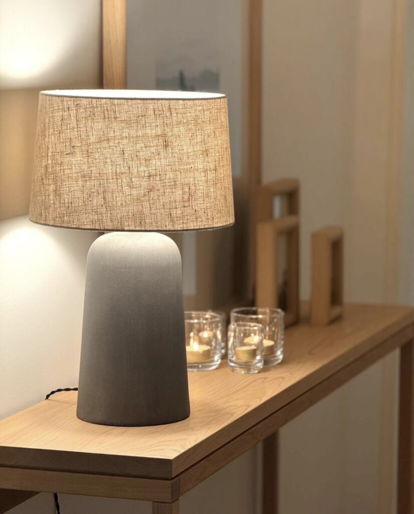 Scapa Home tafellamp 'Grano' met taupe keramische voet en linnen kap