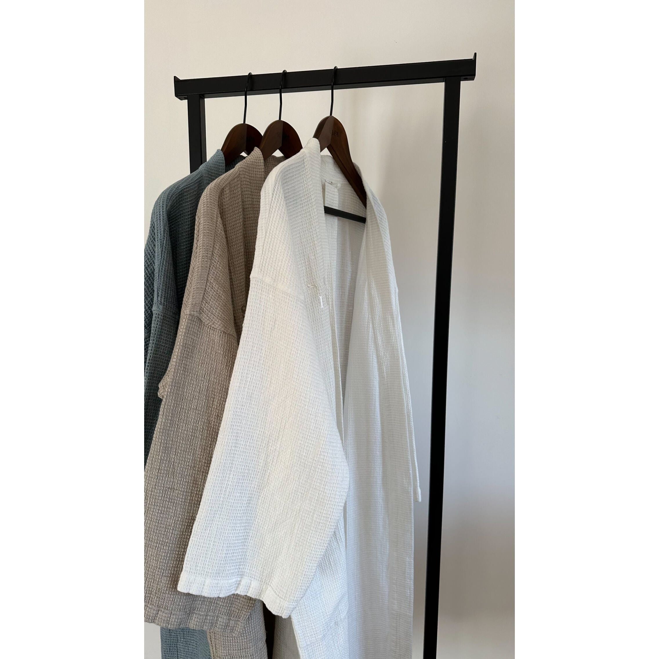 Scapa_Home_zwart metaal kledingrek_sfeer Scapa_Home_zwart metaal kledingrek_sfeer