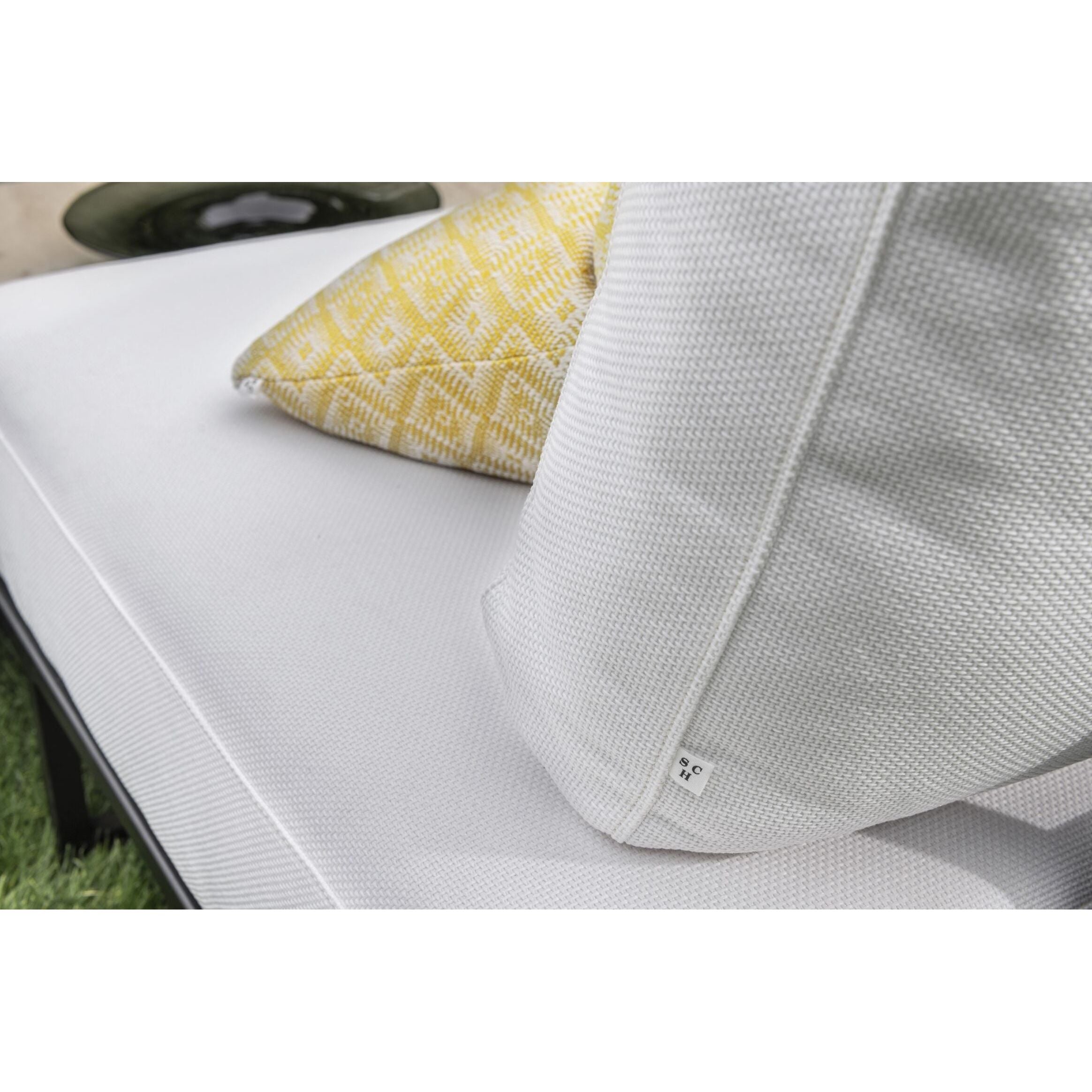 Scapa_Home_rossano_kussen_geel_close_upsfeer Scapa_Home_rossano_kussen_geel_close_upsfeer