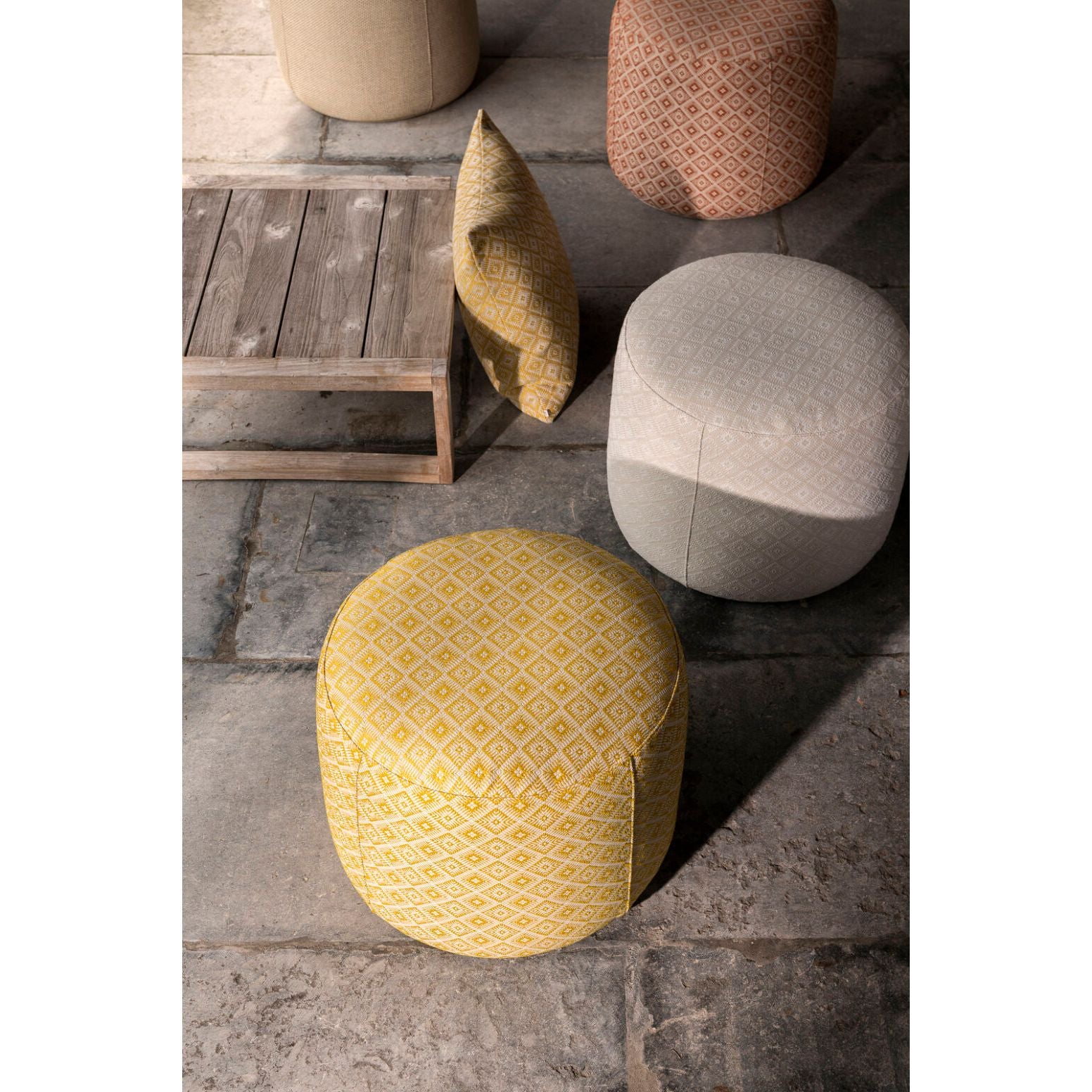 Scapa_Home_rossano_poef_sfeer alle kleuren Scapa_Home_rossano_poef_sfeer alle kleuren