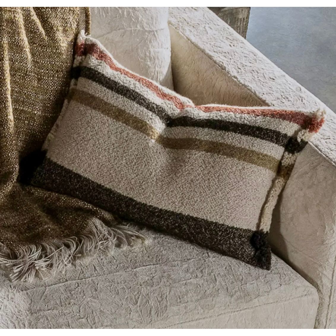 Scapa_Home_cushion_Gilford_40_x_60_cm_-_beige_and_grey_sofa_setting