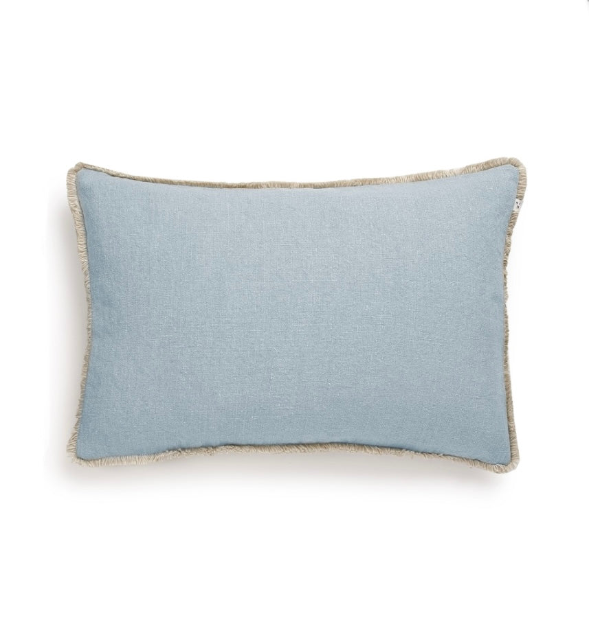 Scapa Home langwerpig sierkussen ‘Como’ in licht blauw Scapa Home langwerpig sierkussen ‘Como’ in licht blauw