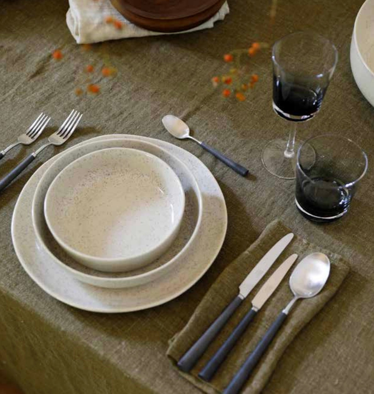 Scapa Home bestek Grigio in zwart met staal tafel setting Scapa Home bestek Grigio in zwart met staal tafel setting