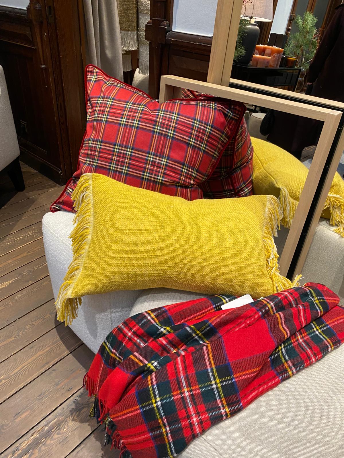 Scapa Home tartan cushion and plaid combi with langwerpig sierkussen ‘Zadar’ in oker Scapa Home tartan cushion and plaid combi with langwerpig sierkussen ‘Zadar’ in oker