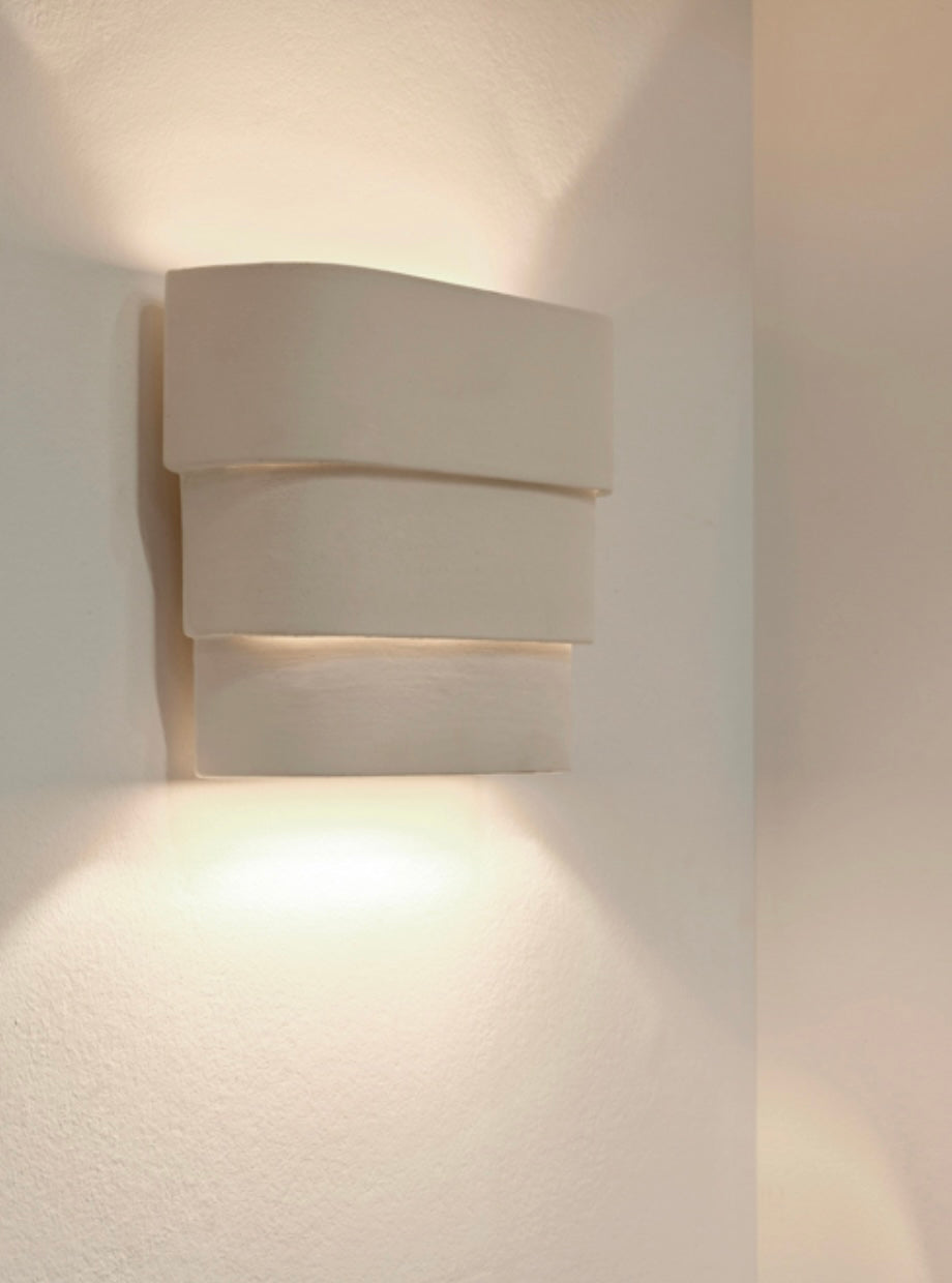 Serax by Anita Le Grelle keramische wandlamp 'Jack' in beige lamp aan zijaanzicht