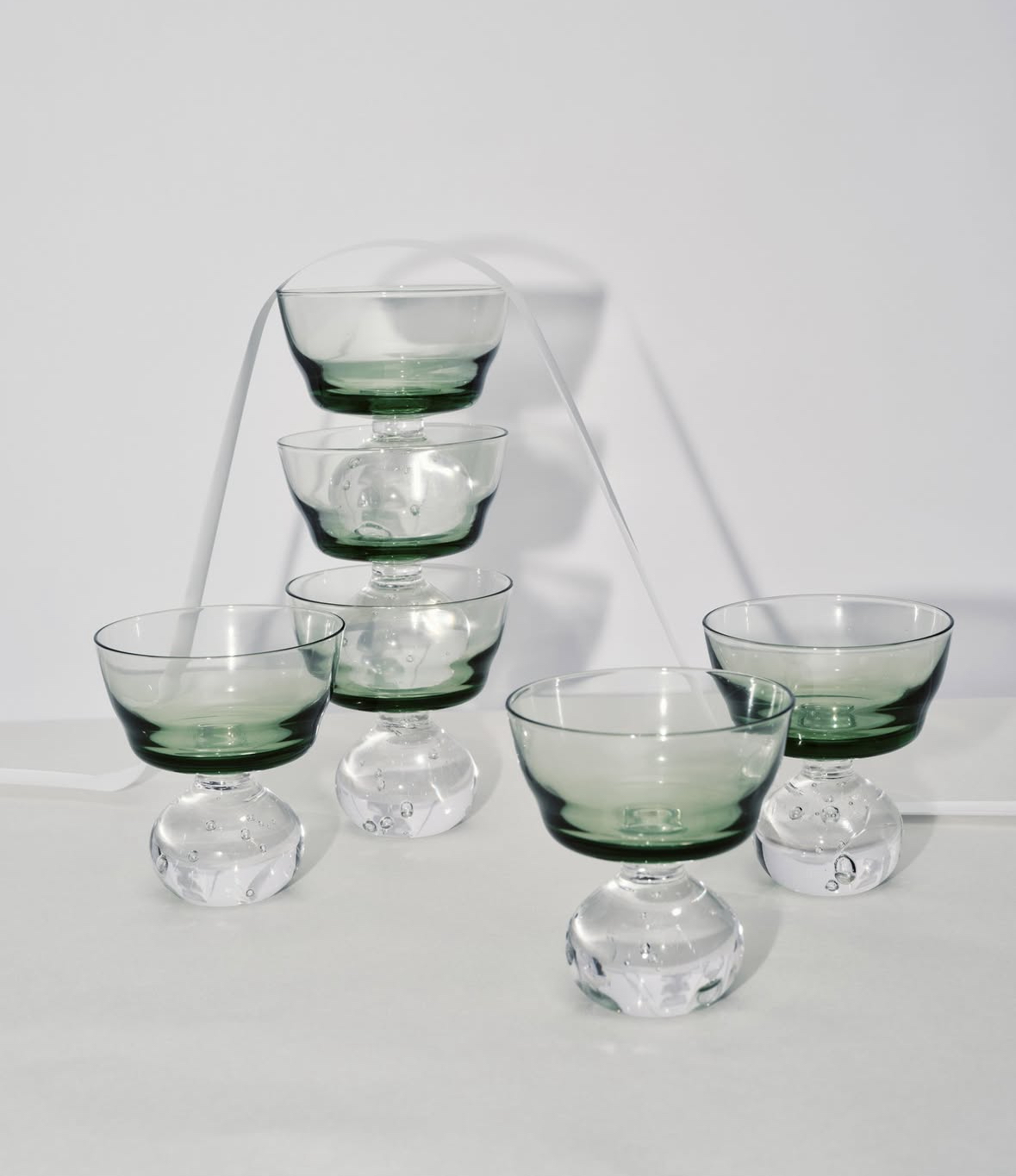 Serax by Bela Silva wijnglazen 'Eternal Snow' M set van 12 in groen Serax by Bela Silva wijnglazen 'Eternal Snow' M set van 12 in groen