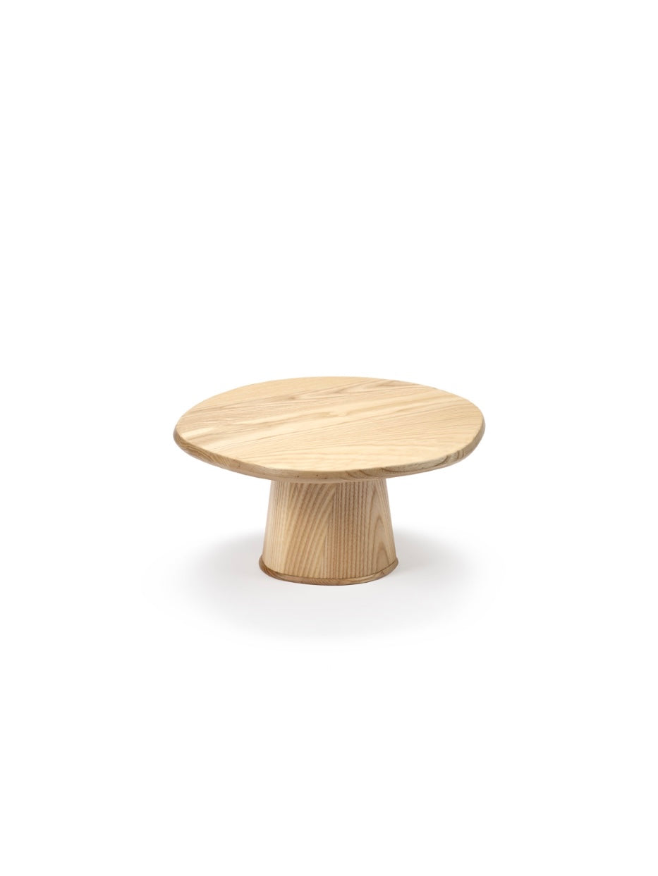 Serax by Kelly Wearstler cake stand in blank essen hout