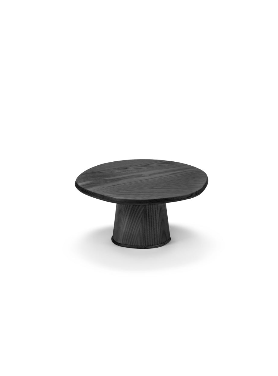 Serax by Kelly Wearstler cake stand in zwart essen hout zijaanzicht