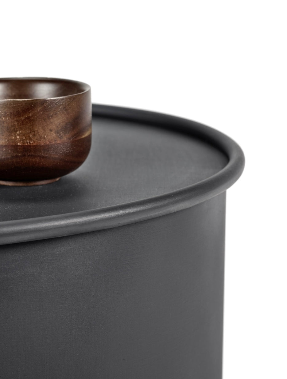 Serax by Marie Michielssen outdoor tafeltje 'Valerie' in zwart detail