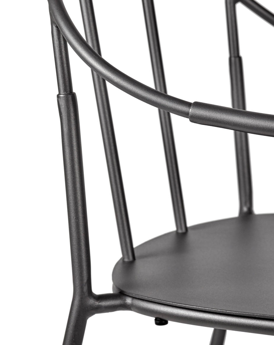 Serax_by_Piet_Boon_outdoor_aluminium_bistro_stoel_met_armleuningen_Patio_in_zwart_detail