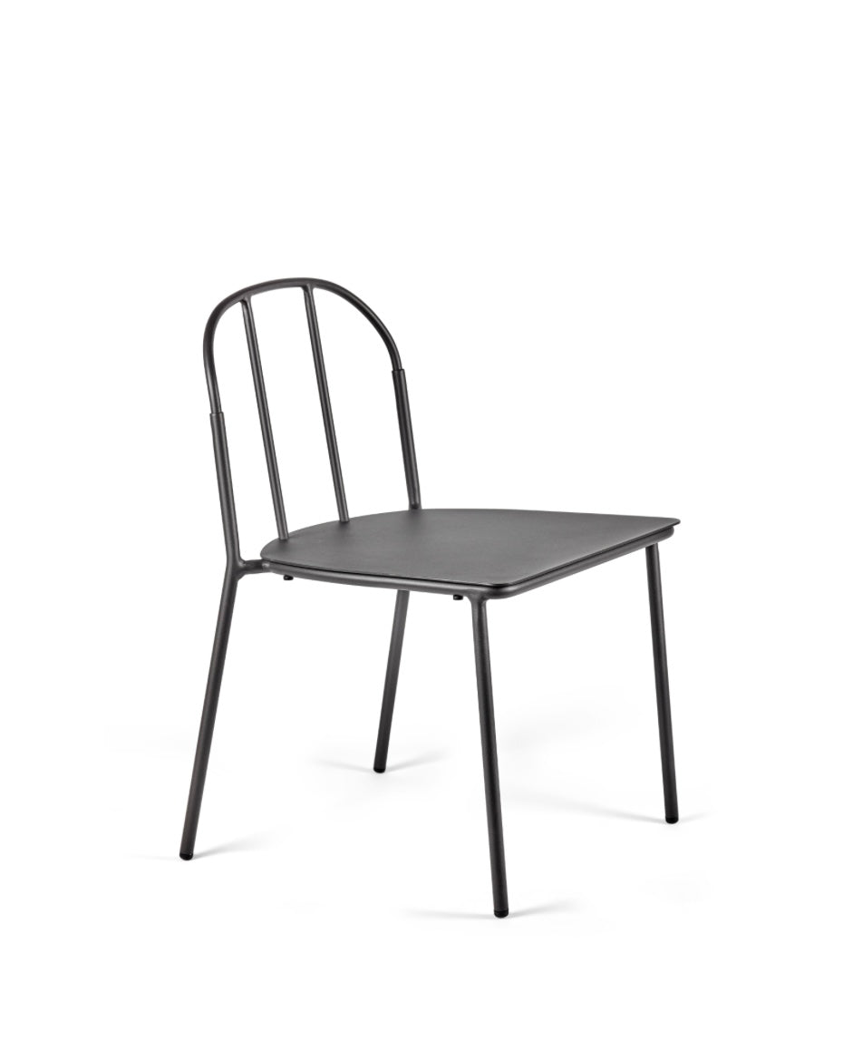 Serax_by_Piet_Boon_outdoor_aluminium_bistro_stoel_zonder_armleuningen_Patio_in_zwart_vooraanzicht