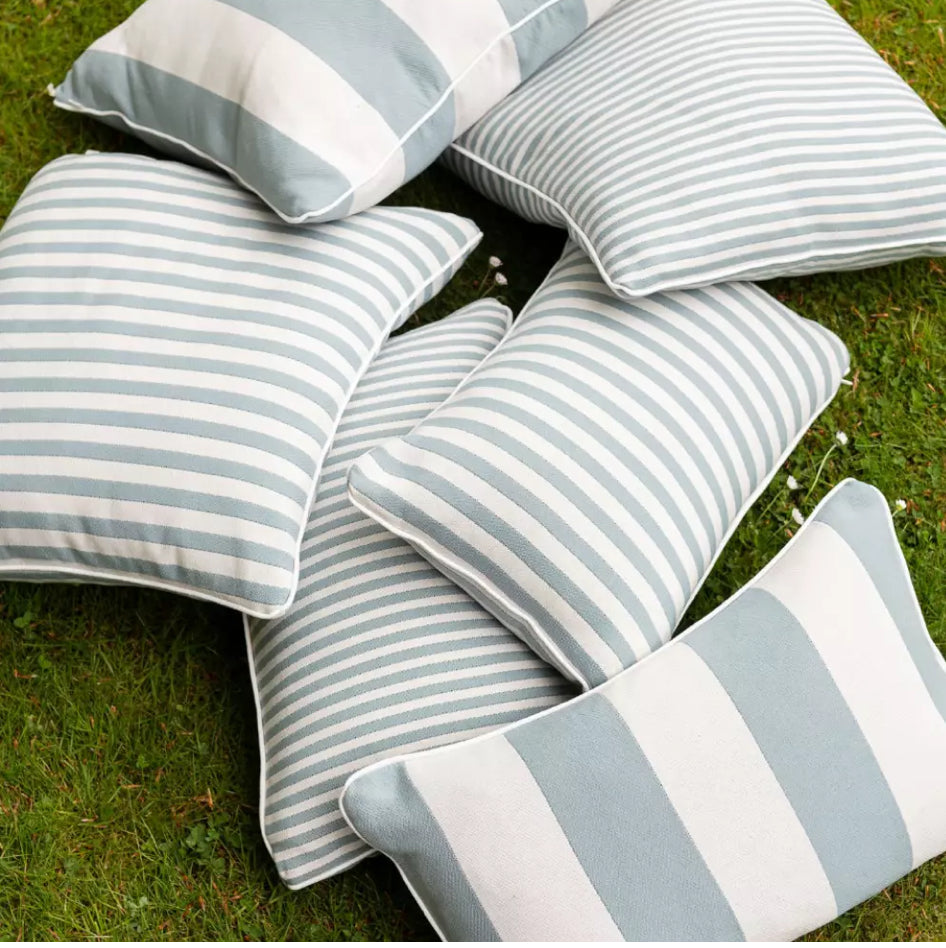 Scapa_Home_buitenkussens_Rimini_in_blauw_witte_streep Scapa_Home_buitenkussens_Rimini_in_blauw_witte_streep