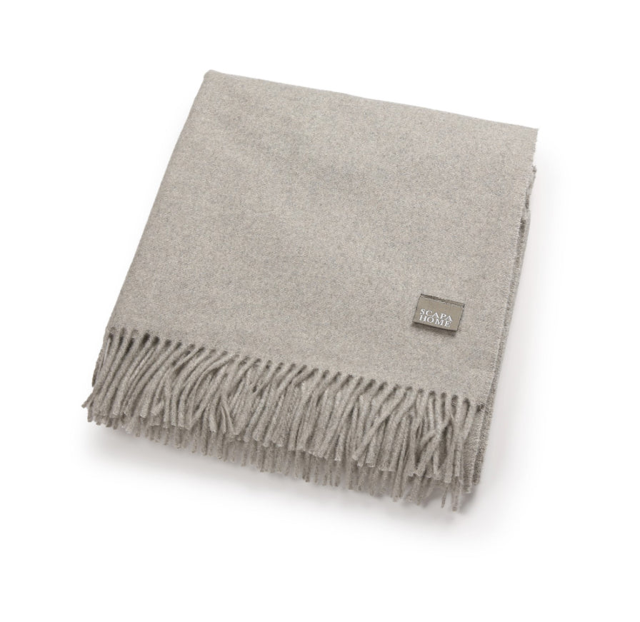 Scapa Home cashmere plaid â€˜Egertonâ€™ in warm grijs