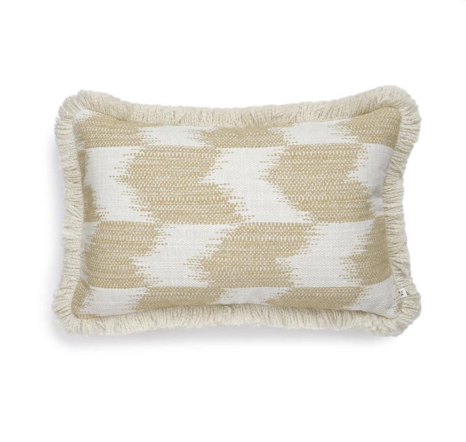 Scapa Home langwerpig buitenkussen ‘Ikat’ in camel ikat print 40 x 60 cm Scapa Home langwerpig buitenkussen ‘Ikat’ in camel ikat print 40 x 60 cm