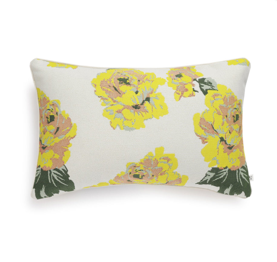 Scapa Home langwerpig buitenkussen â€˜Muggia' met gestyleerd bloemenpatroon in geel 40 x 60 cm