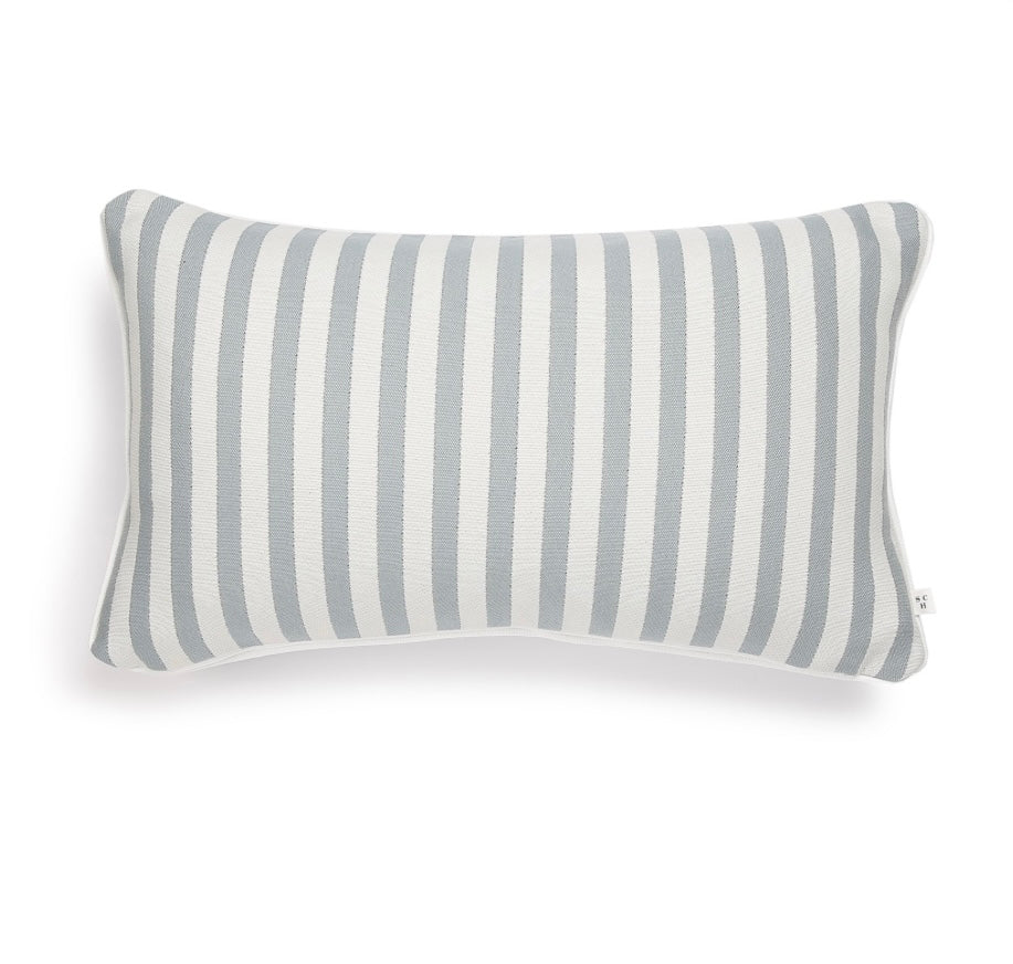 Scapa Home langwerpig buitenkussen â€˜Riminiâ€™ in medium blauw witte streep 40 x 60 cm