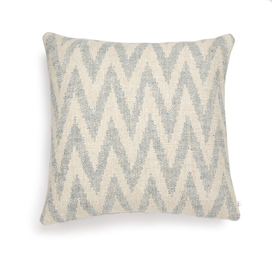 Scapa Home sierkussen ‘Lido’ in lichtblauw visgraat patroon 50 x 50 cm Scapa Home sierkussen ‘Lido’ in lichtblauw visgraat patroon 50 x 50 cm