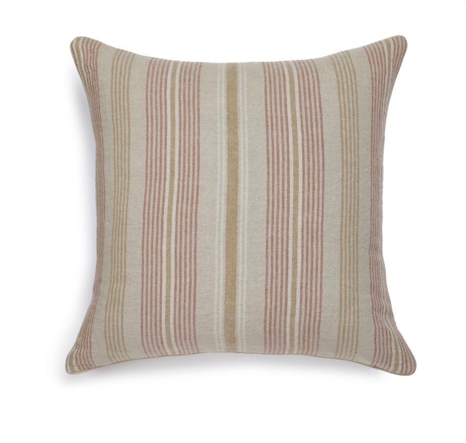 Scapa Home sierkussen â€˜Riadâ€™ streep in terracotta en camel 60 x 60 cm