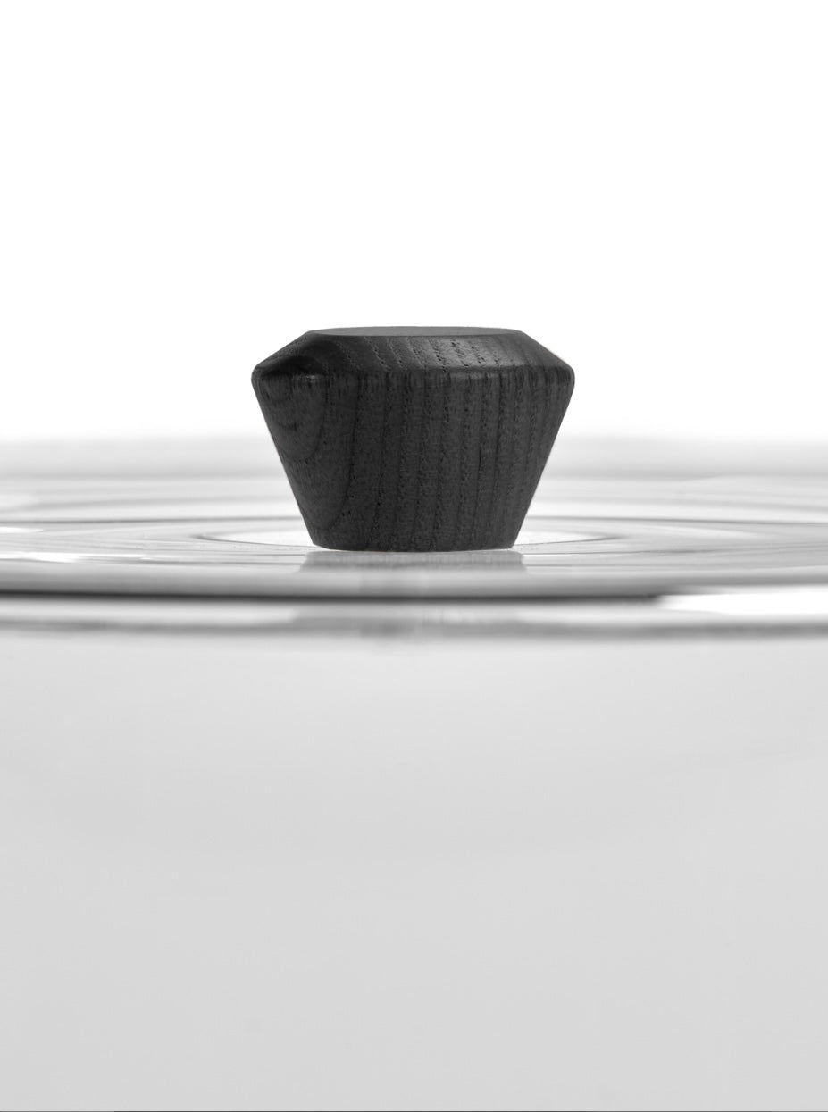 Serax by Kelly Wearstler cake stand stolp met zwarte essenhouten dop