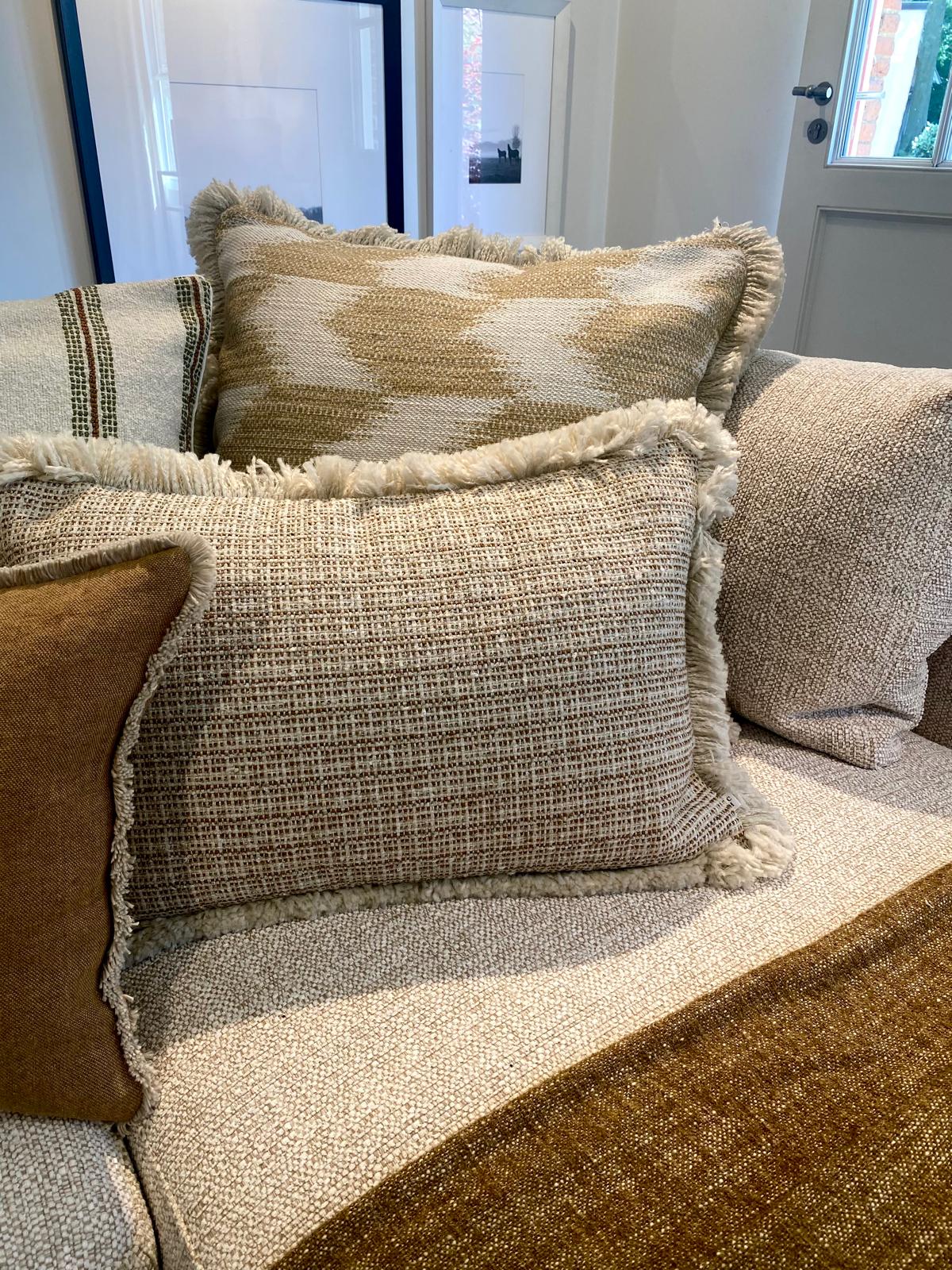 Scapa Home buiten kussen â€˜Ikatâ€™ in camel ikat print 60 x 60 cm