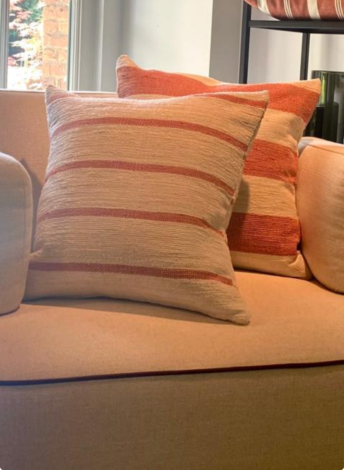 Scapa Home sierkussen 'Nora' in amber en witte streep 50 x 50 cm