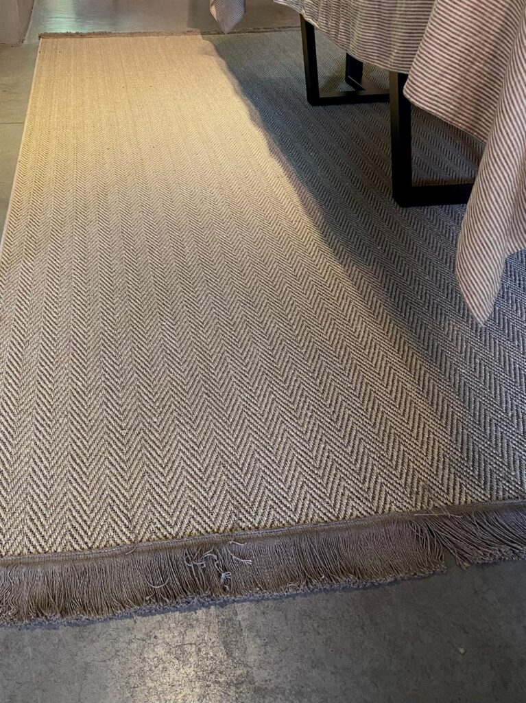 Scapa Home vloerkleed Saharina in visgraat vison met franje